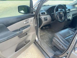 2012 Honda Odyssey Touring - Driver's Front Door Image